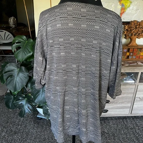 Stylish Black Patterned Polo Shirt - Picture 4 of 9